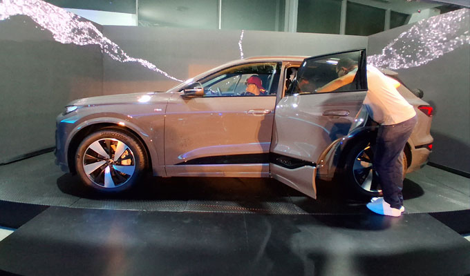 ENNAKL AUDI Q6 e-TRON
