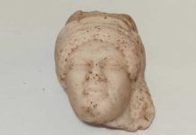 Archéologie à Carthage : un masque d’albâtre témoigne des pratiques religieuses phéniciennes