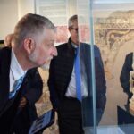 Coopération tuniso-italienne : Alessandro Giuli visite les sites archéologiques de Carthage