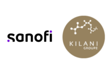 Signature officielle du partenariat entre les dirigeants de Sanofi et du Groupe Kilani, symbolisant l'alliance industrielle et pharmaceutique en Tunisie