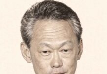 Portrait de Lee Kuan Yew au crayon graphite sur fond ivoire, en smoking et nœud papillon
